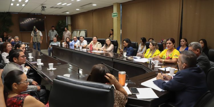 Plantean a legisladores inconvenientes de regular medicina estética en Ley de Salud