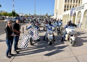 Con banderazo de Toño Astiazarán salen motociclistas de la Jauría hacia Kino Fest