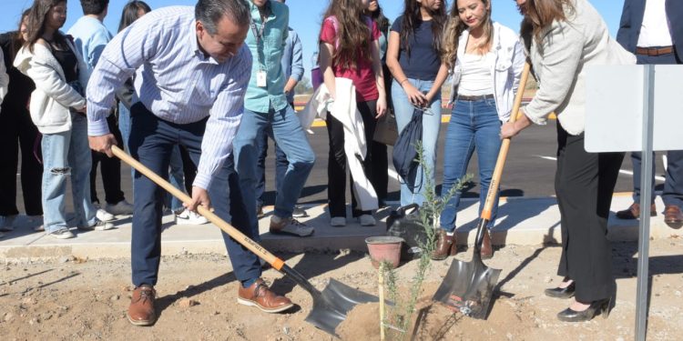 A combatir el calentamiento global desde lo local llama Toño Astiazarán