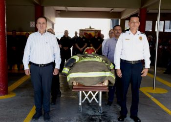 Rinden guardia de honor a bombero Alejandro Duarte Jáquez