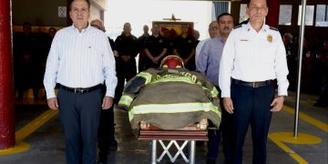 Rinden guardia de honor a bombero Alejandro Duarte Jáquez