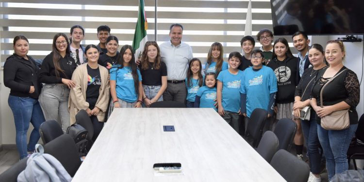 Entrega Toño Astiazarán apoyo municipal a Grupo de Danza folklórica mexicana WIIKIT