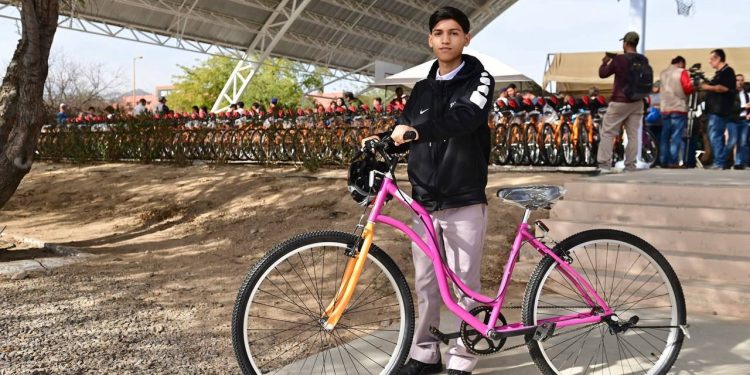 Beneficiamos a jóvenes y familias en situación vulnerable con programas En Bici y Mano con Mano: Alfonso Durazo