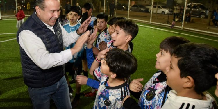 Confirma Toño Astiazarán próxima entrega de unidad deportiva rehabilitada en la colonia Norberto Ortega