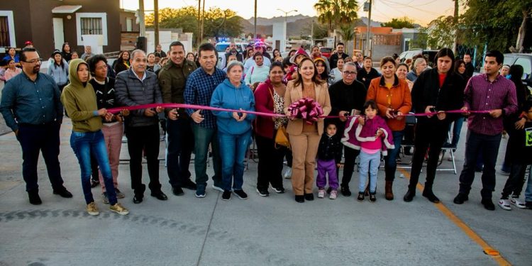 Alcaldesa  Karla Córdova González entrega obras de pavimentación, con una inversión de casi 4 MDP