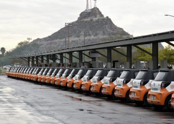 Avanza Toño Astiazarán con vehículos eléctricos para equipar áreas de atención a hermosillenses