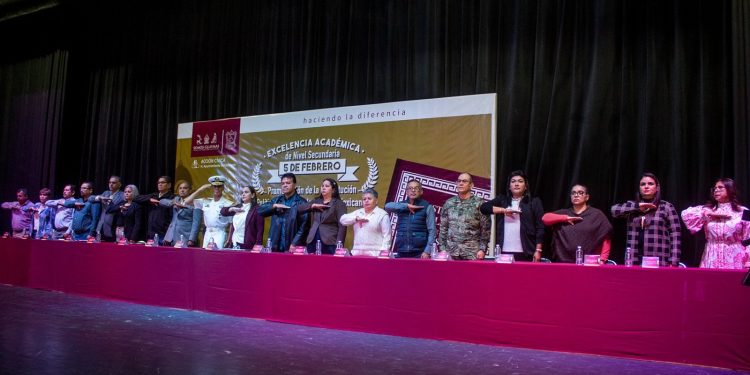 El Ayuntamiento de Guaymas reconoce a estudiantes de excelencia académica de nivel secundaria