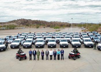 Entrega gobernador Alfonso Durazo patrullas para fortalecer labor de la FGJE