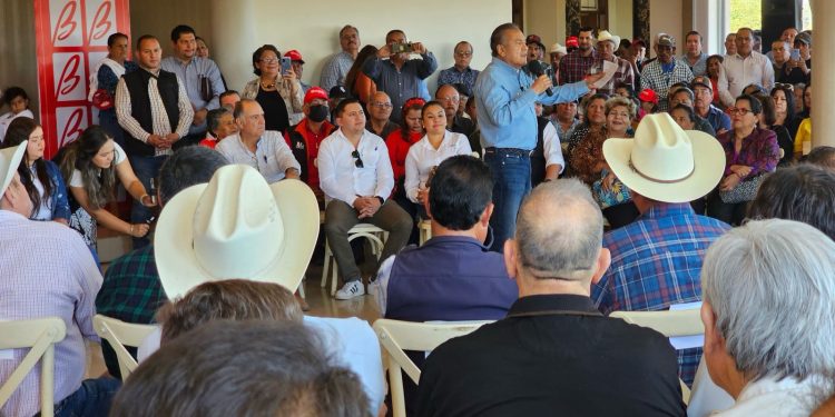 Para devolverle a los municipios los millones que la federacion  les ha arrebatado, tengo el plan  B de Beltrones: Manlio Fabio