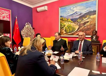 Gobernador de Sonora se reúne con directivos de grupos bancarios en China