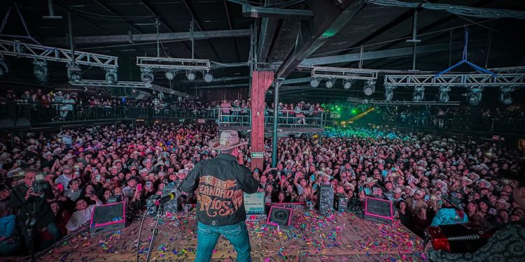 Un éxito actuación del Penco  Leandro Ríos en “El Corral Western Club”