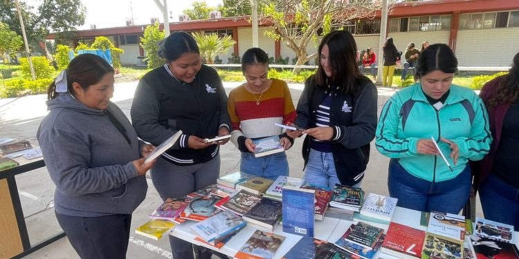 Estudiantes y docentes presentan proyectos en festival de la lectura del Creson