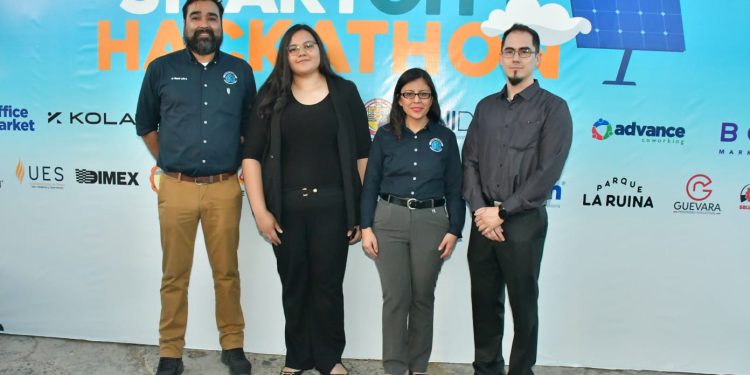 Jóvenes exponen proyectos a favor del medio ambiente en el Smart City Hackathon 2024