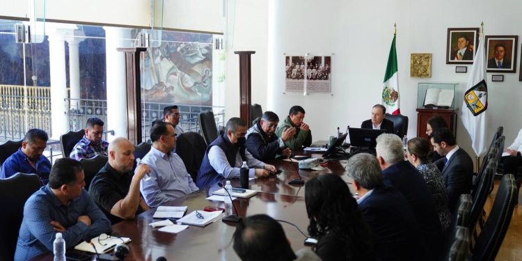 Atiende Gobernador reunión con gremio de transportistas de carga en la entidad