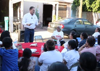 Toma nota “El Borrego” Gándara de necesidades por atender en la Agualurca