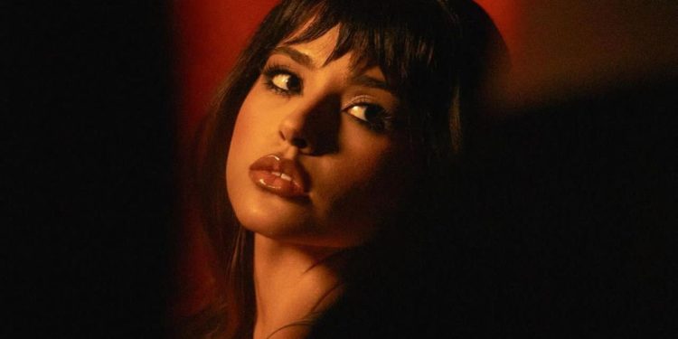 BECKY G expresa su lado sensual con su nuevo tema “Mercedes” FT. OSCAR MAYDON