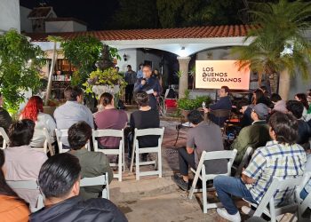 Diálogo franco y directo de jóvenes de diferentes municipios con Beltrones