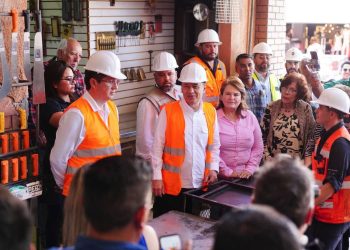 Gobernador  Durazo y  locatarios supervisan Mercado Municipal de Navojoa