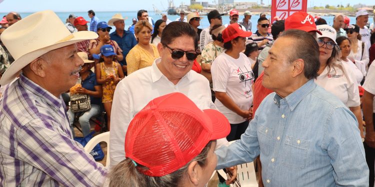 Para que los defienda de la crisis y el olvido, pescadores de Yavaros, piden apoyo a Beltrones