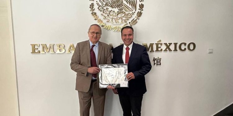 Busca Toño Astiazarán atraer inversiones de China y soluciones novedosas a temas de agua y electromovilidad