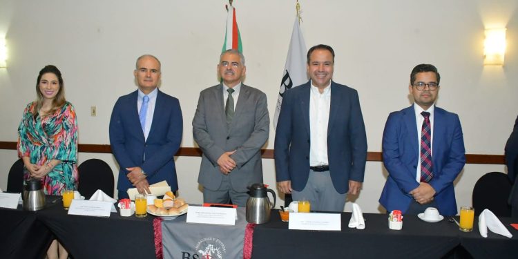 Reconoce Toño Astiazarán a integrantes de la Barra Sonorense de Abogados