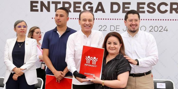 Brinda Gobernador Durazo certeza jurídica a más de ocho mil familias sonorenses