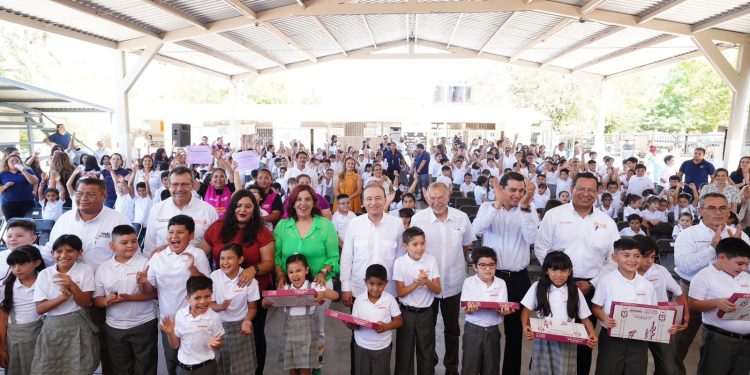 El gobernador Alfonso  Durazo da inicio del ciclo escolar 2024-2025 en Sonora