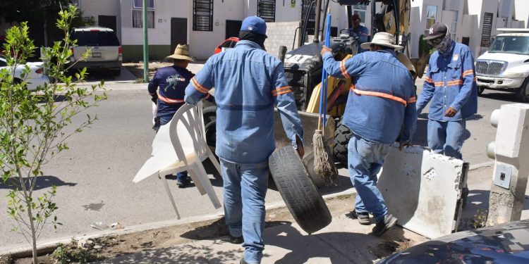 Realizan descacharre a la colonia Haciendas del Sur