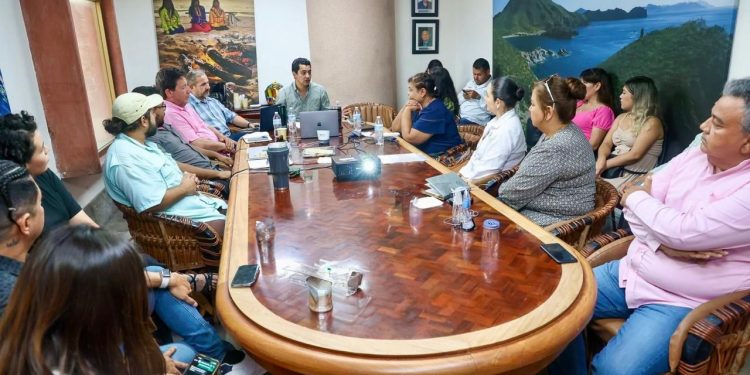 Roberto Gradillas secretario  de turismo invita a contratar guías y touroperadores certificados