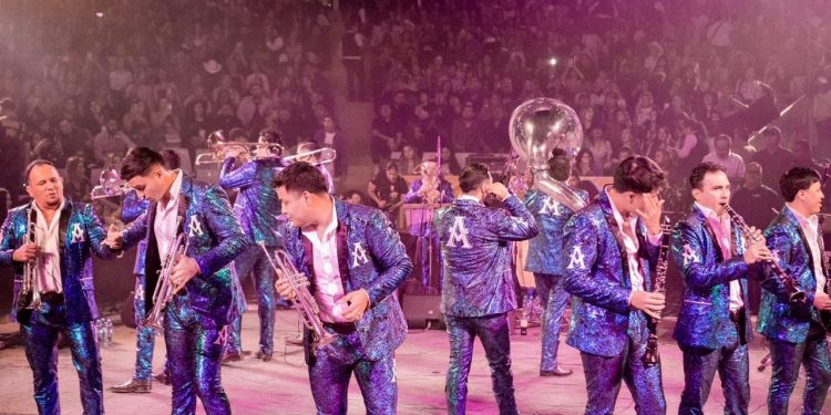 La Arrolladora abarrota el Palenque de Tijuana
