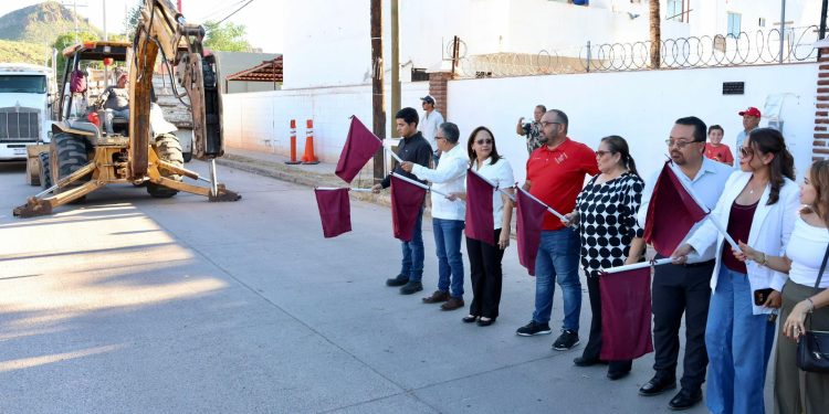 Inicia Ayuntamiento de Guaymas obra de pavimentación en bulevar Bacatete.