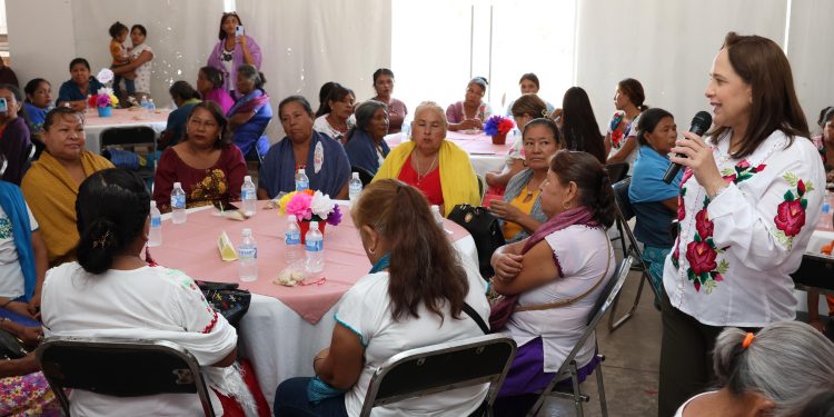 Doctora Karla Córdova convivio y celebró el “Día Internacional de la Mujer Indígena”.