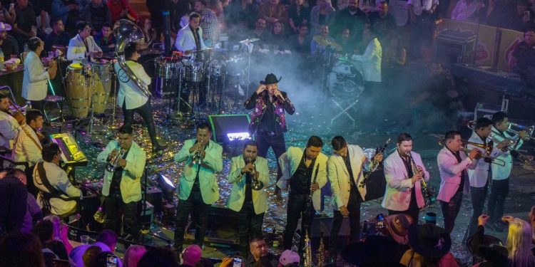 Luis Ángel “El Flaco” celebra 25 años de trayectoria en el Palenque de Tijuana
