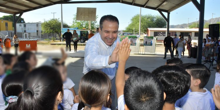 Constata Toño Astiazarán colaboración ciudadana a favor de niñas y niños con desayunos escolares calientes
