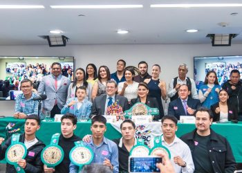Senadora  Lorenia Valles inauguro la  exposición verde y oro del CMB