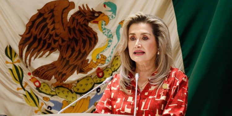 Busca diputada Ely Sallard atención psicológica a familiares de pacientes con cáncer