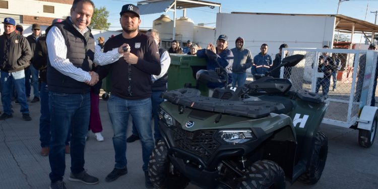 Mejora Toño Astiazarán equipamiento de Bahía Kino en beneficio de visitantes