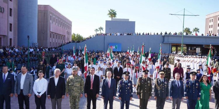 Encabeza Gobernador Durazo evento conmemorativo por el Día de la Bandera