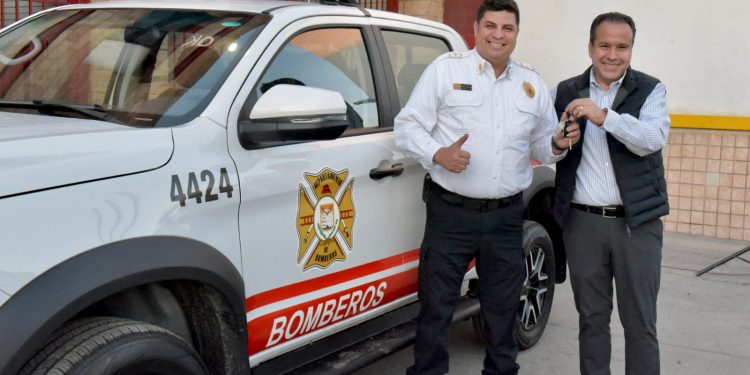 Apoya Toño Astiazarán con cuatro unidades nuevas a Bomberos de Hermosillo