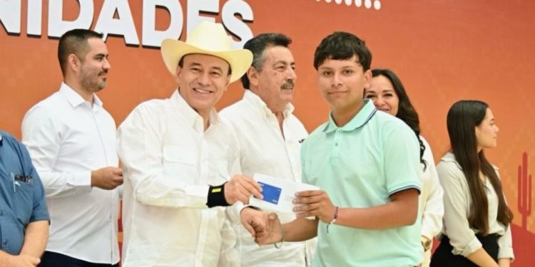 Gobernador Durazo beneficia con beca universal a más de tres mil estudiantes de secundaria