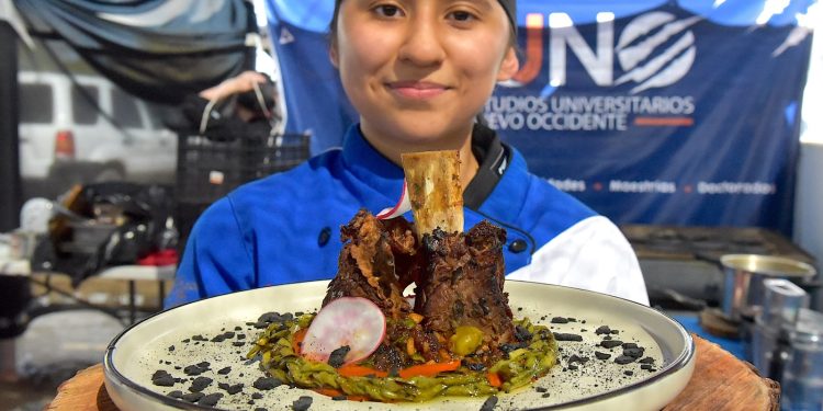 Celebra Toño Astiazarán récord exitoso de la 8va Muestra Gastronómica de San Pedro con más de 20 mil asistentes