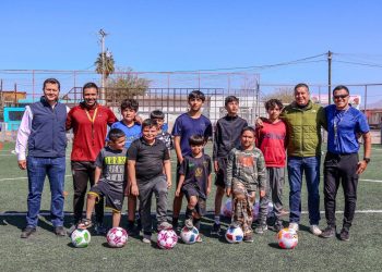 Imparten clases deportivas gratuitas para niñas, niños y jóvenes en Caborca.
