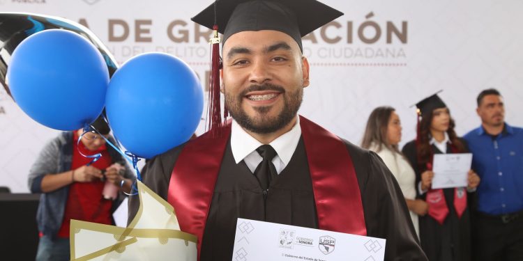 Policías egresados y familiares agradecen a Gobernador Durazo por crear carrera policial en la USP