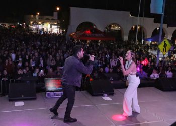 Con gran éxito se vivió el Paseo de las Luces y la presentación de Octubre Doce este fin de semana en Caborca