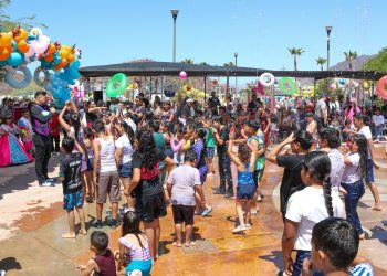Festeja Sistema DIF a niñas y niños de Guaymas