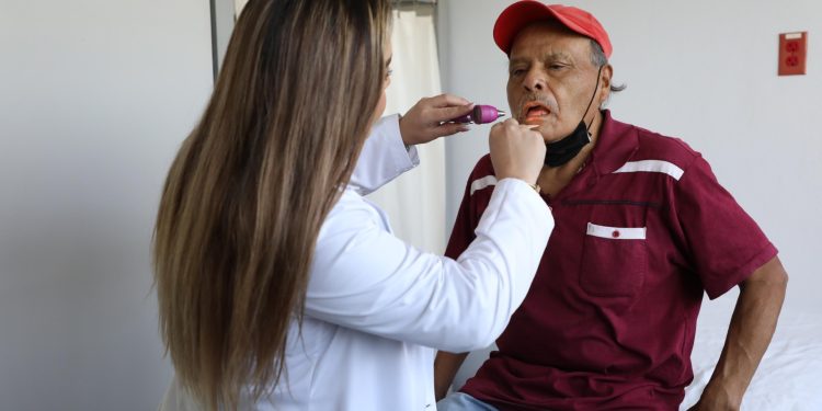 Más de 22 mil médicos familiares del IMSS fortalecen salud del país