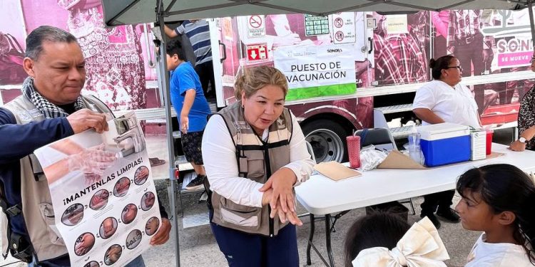 Gobierno de Sonora lleva servicios de salud preventiva a través de clínicas móviles