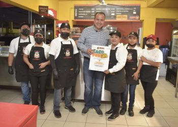 Reconoce Toño Astiazarán con distintivo a ganadores de mejor taco al pastor de Taco Fest
