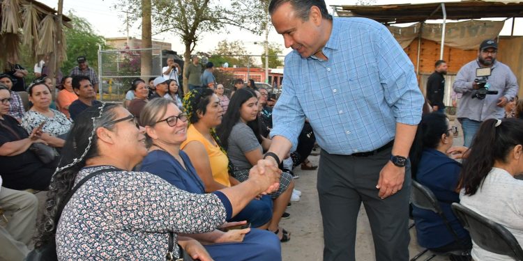 Cumple Toño Astiazarán con obra comprometida con familias de la Norberto Ortega