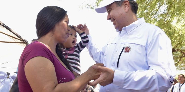 Beneficia Toño Astiazarán a familias del poblado con Mega Jornada de Salud y descacharre